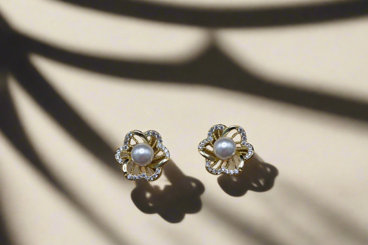 Pearly Flower Stud Earrings